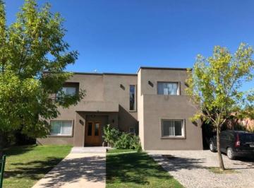 Casa · 290m² · 4 Ambientes · 1 Cochera · Casa en Venta Ubicado en San Isidro Labrador, Villanueva, Tigre