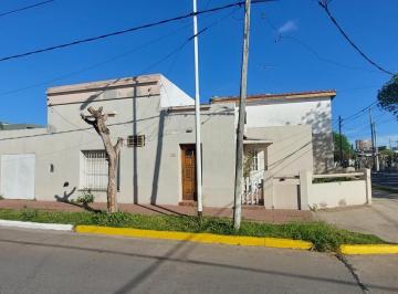 Casa · 200m² · 4 Ambientes · 5 Cocheras · Importante Esquina en Block a La Venta en Cañuelas