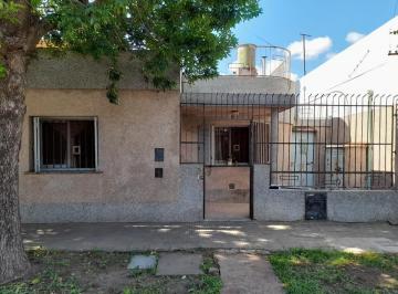 Casa · 120m² · 4 Ambientes · Casa - Tiro Suizo