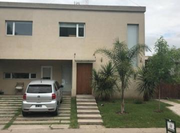 Casa · 170m² · 5 Ambientes · 2 Cocheras · Casa en Venta en El Hornero, Pilar, G. B. a. Zona Norte