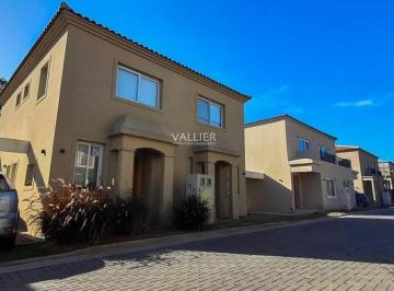 Casa · 105m² · 4 Ambientes · Casa en Venta en Saravi Village Pilar, G. B. a. Zona Norte