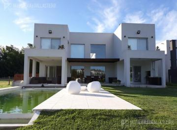 Casa · 400m² · 6 Ambientes · 1 Cochera · Casa en Venta en Barrio San Juan