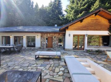 Casa · 260m² · 4 Ambientes · 1 Cochera · Casa en Venta Ubicado en Laguna El Trébol, Bariloche