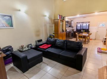 Casa · 121m² · 5 Ambientes · 1 Cochera · Venta de Casa 2 Dorm. con Cochera en Rosario - Humberto Primo Al 1500