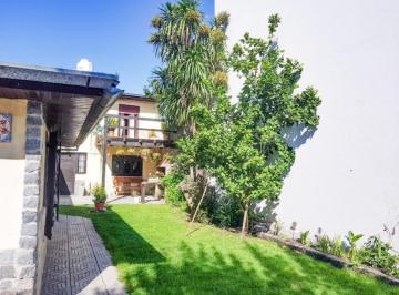 Casa · 120m² · 5 Ambientes · 2 Cocheras · Chalet de 5 Ambientes con Garaje y Parque