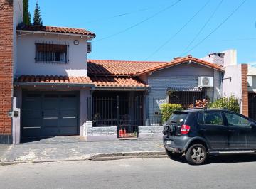 Casa de 5 ambientes, Lanús · Venta Chalet de 5 Amb. en 2 Plantas, Garage y Patio - Buen Barrio!