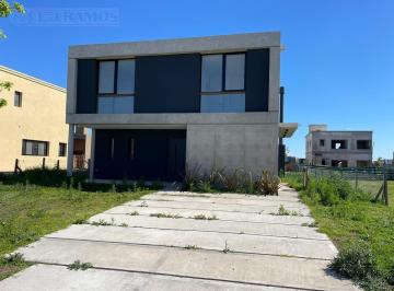 Casa · 202m² · 3 Dormitorios · Casa en El Barrio Araucarias - Puertos - Escobar