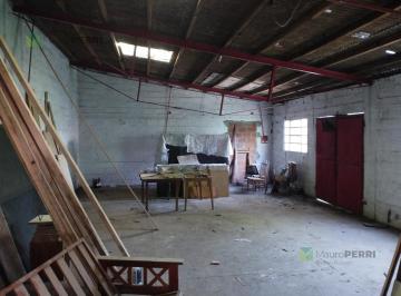 GALPON CON CABRIADAS EN EL TECHO · Se Vende Casa Mas Patio en Calle 524 Entre 117 y 118