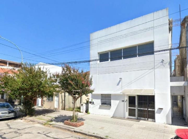 Local comercial · 244m²