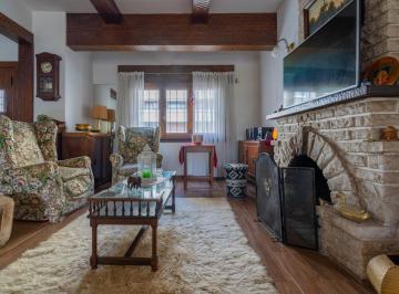 Casa · 324m² · 6 Ambientes · 1 Cochera · Venta Casa Playa Grande