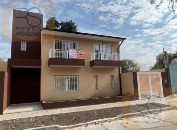 Casa · 128m² · 4 Ambientes · 1 Cochera · PH Tipo Casa 4 Ambientes en Venta - Villa Sarmiento - Permuta