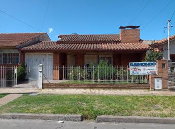 Casa · 169m² · 9 Ambientes · 2 Cocheras · Chalet y Departamento Sobre Lote de 295 m² a m de Av Espora