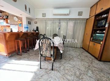 Casa · 200m² · 4 Ambientes · 1 Cochera · Permuta Casa Dormitorio en Suite y Jardín