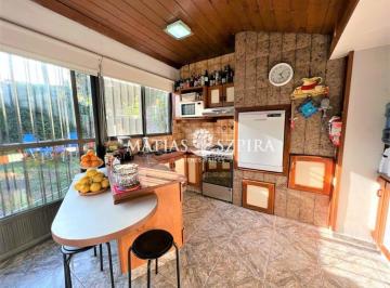 Casa · 200m² · 4 Ambientes · 1 Cochera · Permuta Casa Dormitorio en Suite y Jardín