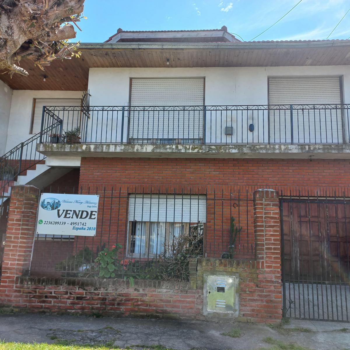 Chalet 8 amb, 386m² con cochera — Cerrito Y San Salvador