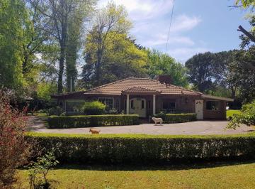 Quinta vacacional · 230m² · 4 Ambientes · 8 Cocheras · Hermosa Quinta en Zona de Quintas Sobre Lote de 2780 m²