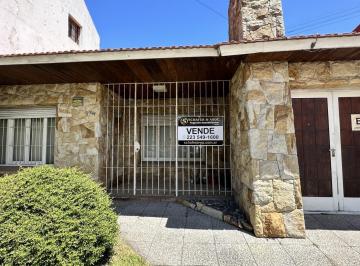Casa · 147m² · 3 Ambientes · 1 Cochera · Chalet 3 Ambientes con Garage Mas Depto 2 Ambientes. Ideal 2 Familias.