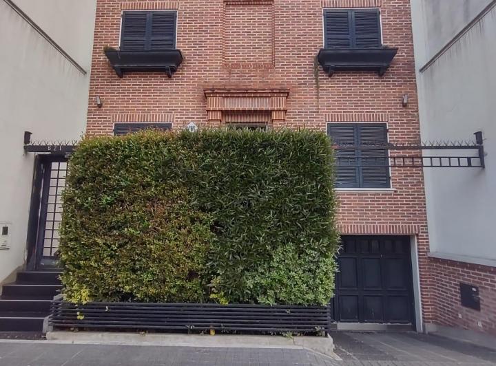 Casa · 375m² · 5 Ambientes · 2 Cocheras