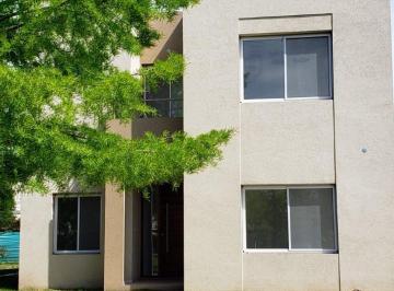 Casa de 4 ambientes, Pilar · Casa en Alquiler en Ayres Plaza - 3 Dorm en Suite - Pileta - Hirusta Propiedades