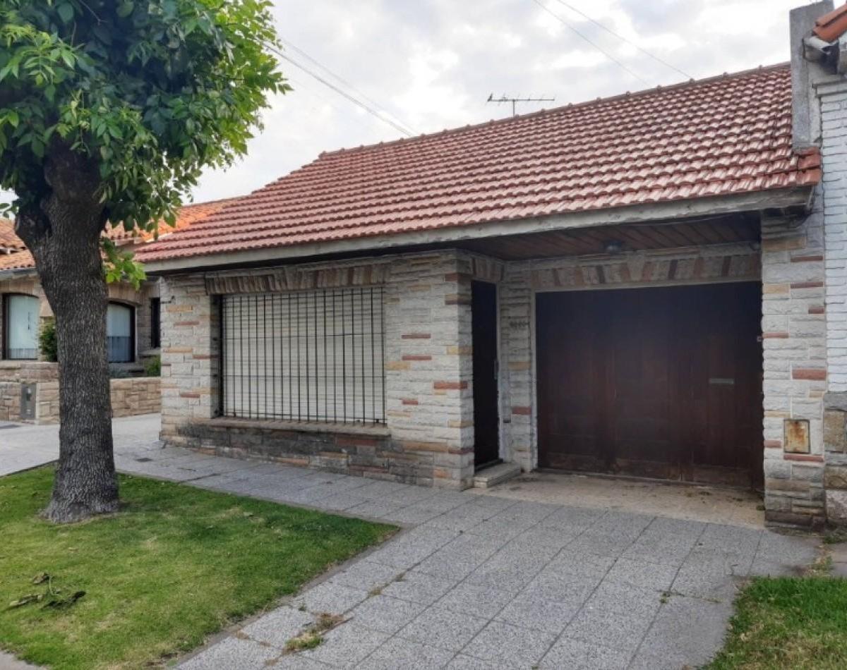 Chalet 2 amb, 120m² con garaje y quincho