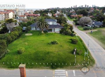 Casa · 470m² · 5 Ambientes · 2 Cocheras · Casa Única en Su Estilo en Zona Norte de Pinamar (Golf)