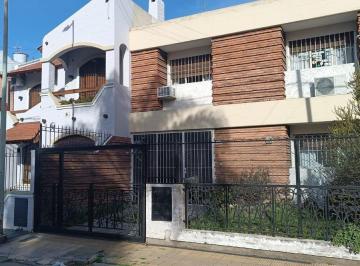 Casa · 180m² · 5 Ambientes · 2 Cocheras · Casa de 5 Ambientes en Villa Sarmiento en Lote de 8,66x 25