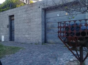 Casa · 150m² · 3 Ambientes · 1 Cochera · Casa en Lomas de Zamora (Partido)
