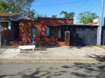 Casa · 114m² · 2 Ambientes · 1 Cochera · Oportunidad Inversión Zona Comercial/residencial - Propiedad en Venta - Montevideo Al 1800, Funes.
