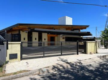 Casa · 256m² · 3 Dormitorios · 1 Cochera · Venta casa 3 Dorm. con Financiacion Villa Carlos Paz