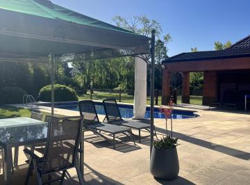 Casa · 3000m² · 7 Ambientes · 2 Cocheras · Excelente Casa en Una Sola Planta Sobre 3000 m