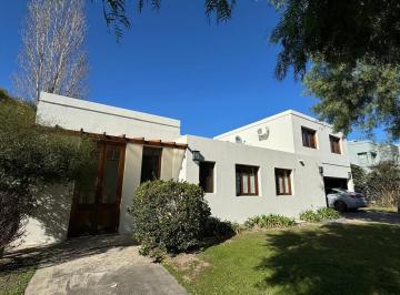 Casa · 250m² · 5 Ambientes · 2 Cocheras · Venta Casa en B°cdo Bsas Village, Bella Vista