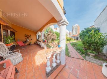 2° galería y patio · Casa de Categoría en Venta. 3/4 Dorm., 2 Cocheras. Barrio Centro Santa Fe