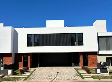 Casa de 3 ambientes, Córdoba · A Estrenar! Dúplex 3 Dorm - Calidad Exclusiva en Miradores I de Manantiales.