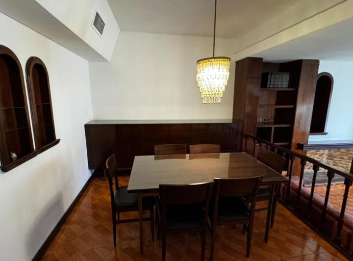 Casa · 230m² · 3 Ambientes · 1 Cochera