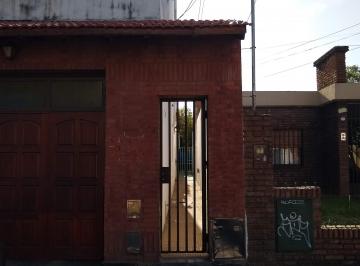 Casa en Venta de 4 ambientes Lomas de Zamora · Casa Interna Amplio Lote Propio (No Ph)