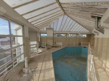 Casa · 255m² · 4 Ambientes · 1 Cochera · Chalet con Piscina en Remedios de Escalada - Pedí El Tour 360°