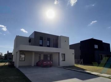 Casa · 208m² · 5 Ambientes · 2 Cocheras · Casa en Venta - Chateau Pilar Uf 20