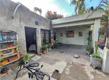 Casa · 135m² · 5 Ambientes · 1 Cochera · Casa en Venta de 3 Dorm. en Lomas de Alberdi. a Reciclar