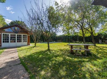 Casa · 171m² · 7 Ambientes · 2 Cocheras · Venta/permuta - Casa - 3 Dorm. - Jardin y Pileta - Funes, Garita 13