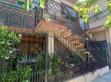 Casa · 154m² · 6 Ambientes · 1 Cochera · Casa en Venta Para Dos Familias en Block en Lanús Este, Buenos Aires