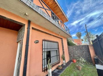 Casa de 4 ambientes, Ituzaingó · Casa Construida en Dos Plantas a Tan Solo 1 Cuadra de Ave Ratti