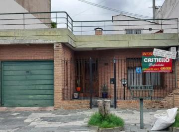 Casa de 4 ambientes, Lanús · Casa 4 Amb. C/ Patio, Terraza y Fondo C/pileta