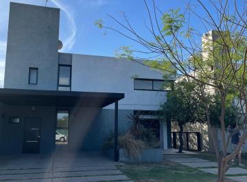 Casa de 6 ambientes, Río Ceballos · Venta Casa Villa Catalina - Primera Etapa