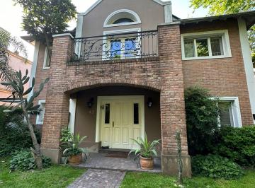 Casa de 4 ambientes, Ituzaingó · Barrio Cerrado - El Jaguel