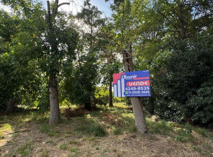 Terreno · 1300m²