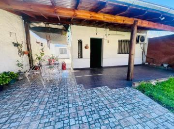 Casa · 120m² · 3 Ambientes · 5 Cocheras · Casa en Venta Muy Buena Ubicación Boulogne
