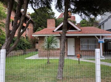 Casa · 70m² · 3 Ambientes · 1 Cochera · Chalet 2 Dorm. a Una Cuadra de La Playa