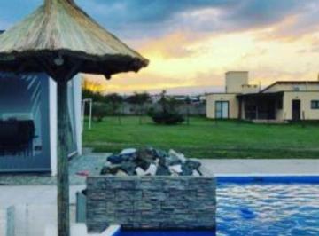 Casa · 700m² · 5 Ambientes · 1 Cochera · Venta de Complejo de Cabañas - Cab0059