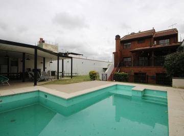 Casa · 542m² · 8 Ambientes · 7 Cocheras · Casa en Venta con Pileta en Ramos Mejia