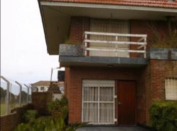 Casa · 95m² · 4 Ambientes · 1 Cochera · Triplex 5 Ambientes Barrio Playa San Carlos